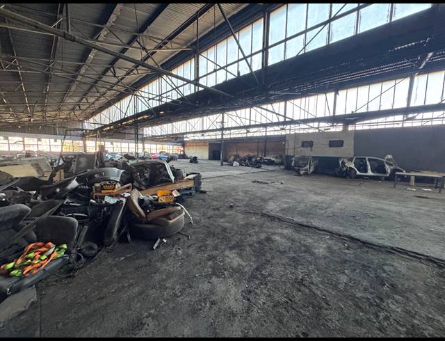 1,799M² WAREHOUSE TO LET IN NEWLANDS